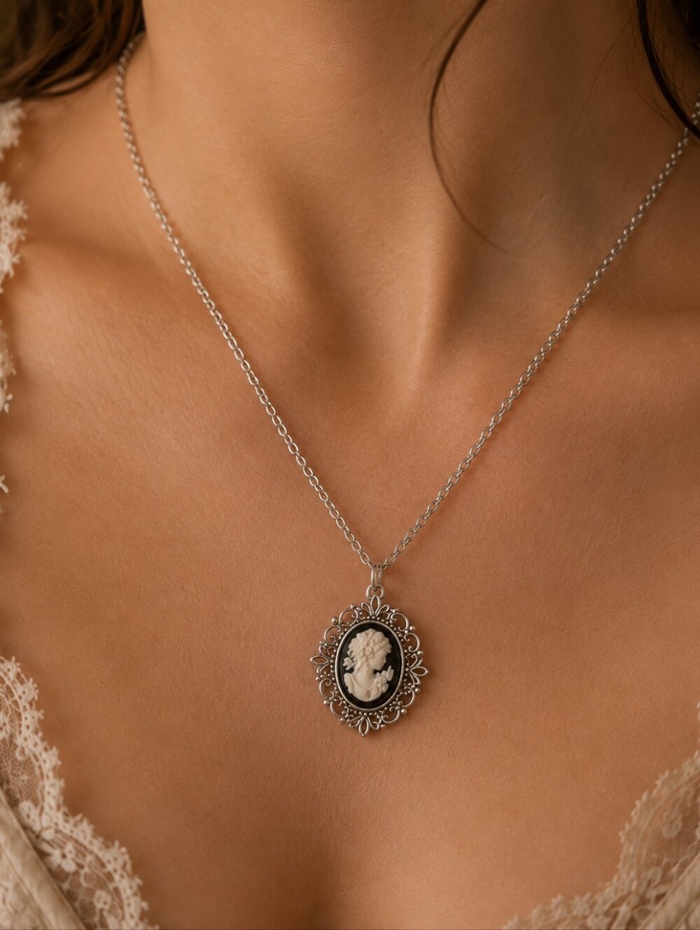 MODCLOTH ANTIQUED VINTAGE CAMEO NECKLACE 2